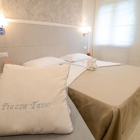Le Quattro Piazze Bed & Breakfast Sorrento Room photo